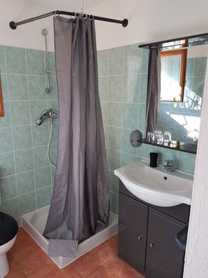 Double Room | Bathroom amenities - A Casa Di L'Alivu (Patrimonio)