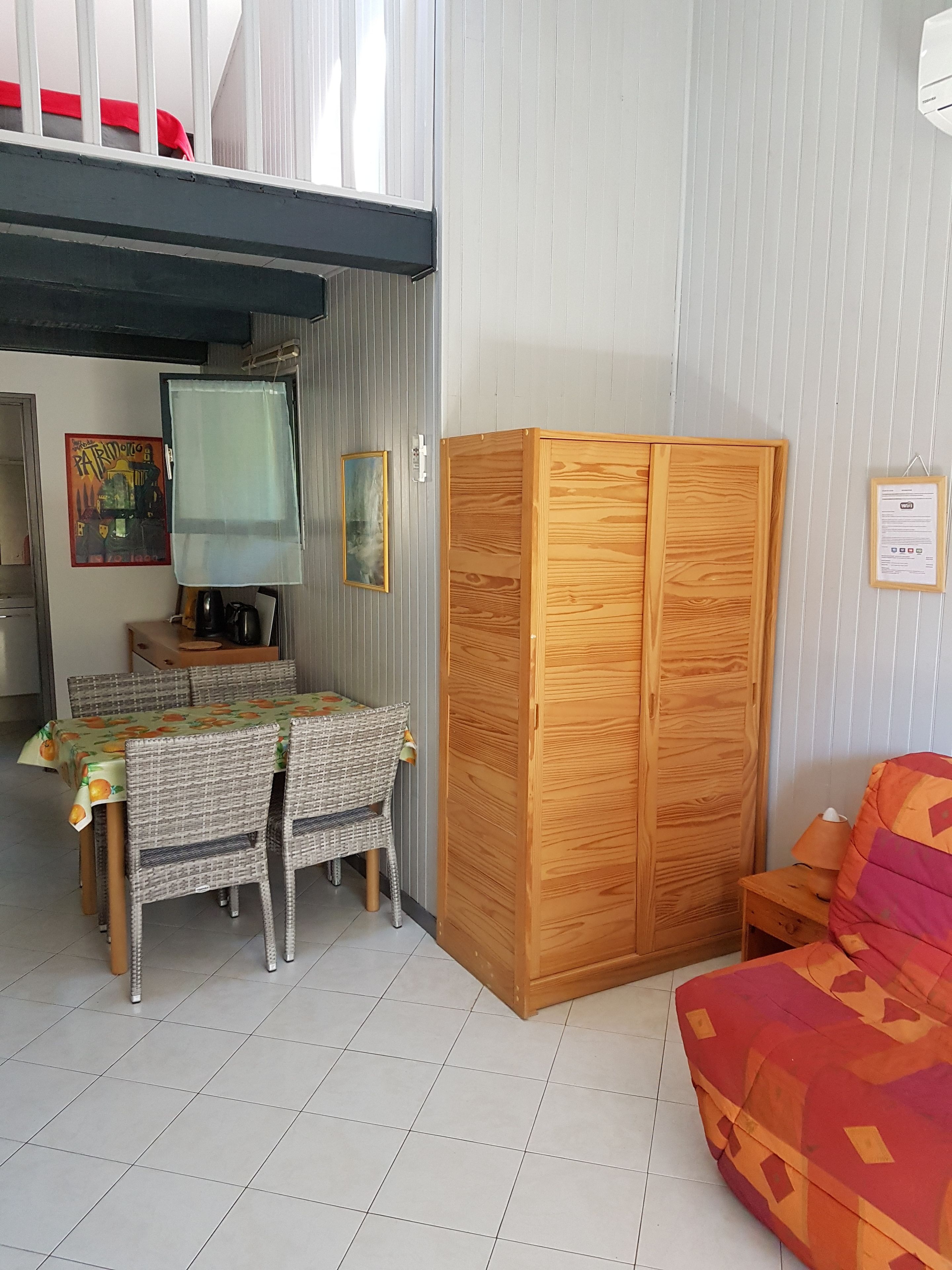 Monolocale comfort | Con stile personalizzato, con arredamento individuale, tende oscuranti