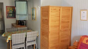 Monolocale comfort | Con stile personalizzato, con arredamento individuale, tende oscuranti