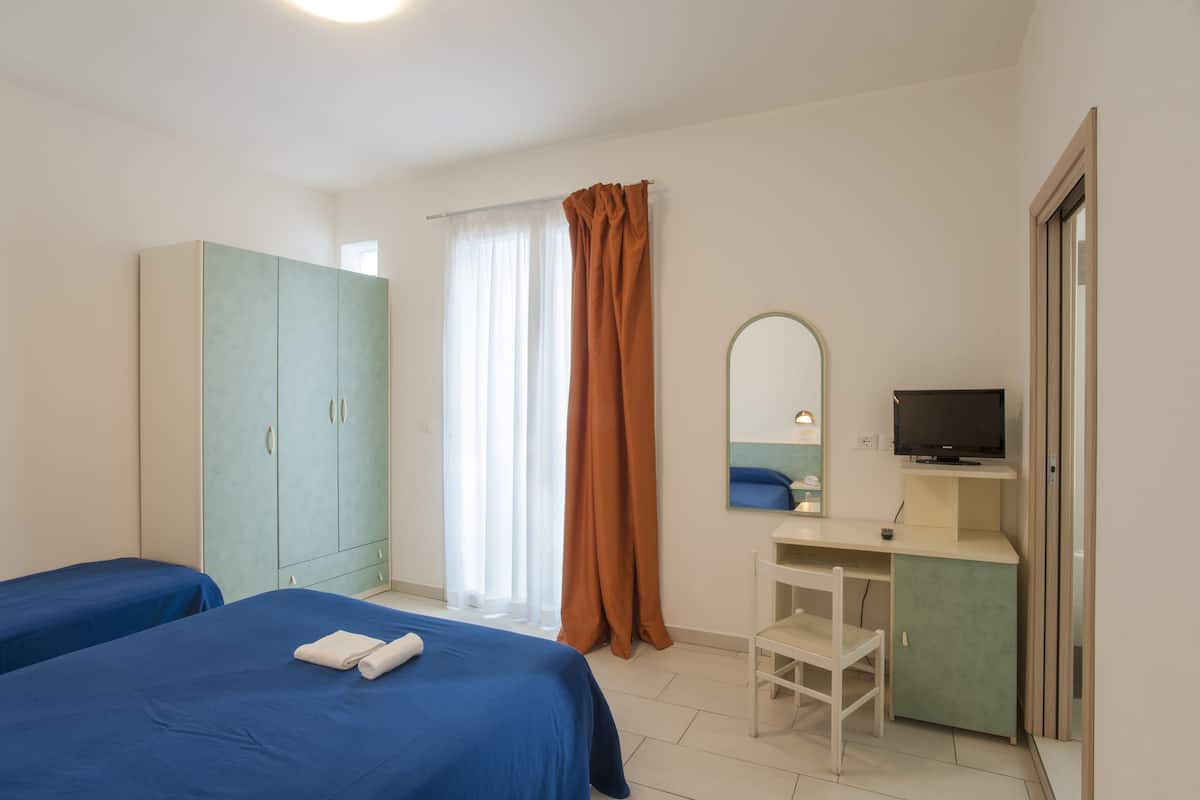 Desk, cribs/infant beds, free WiFi, bed sheets
