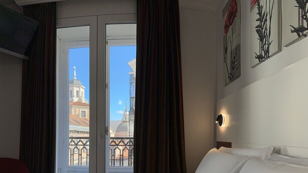 Double Room (con balcón y vistas) - Hostal Sol Square Madrid (Madrid)