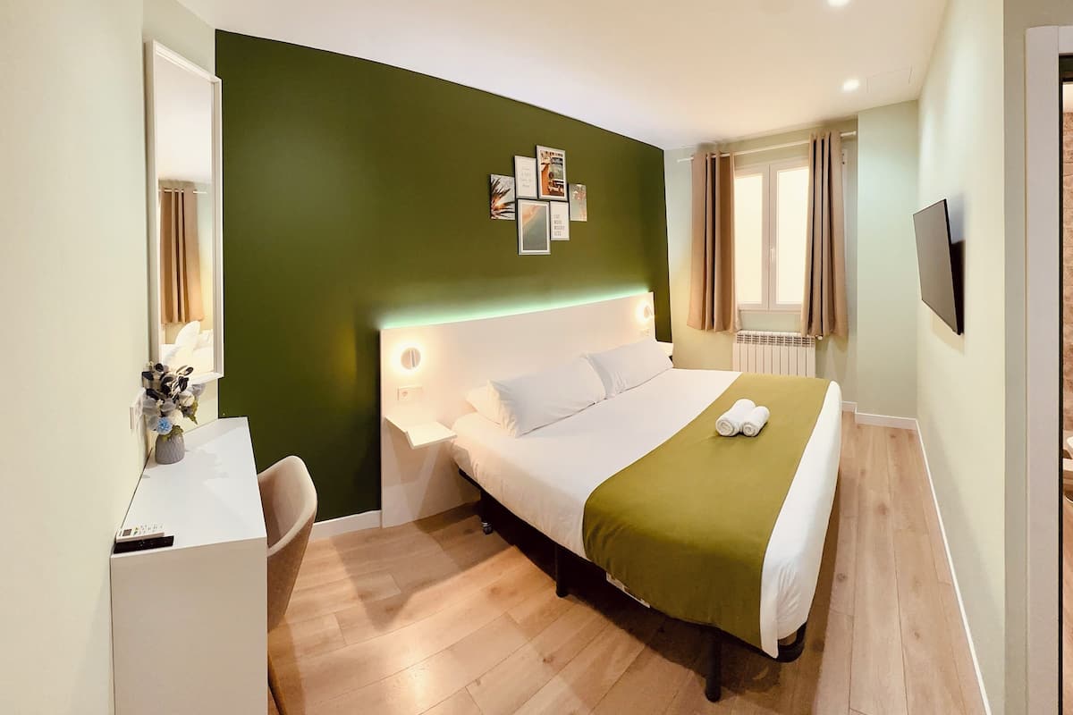 Kamar Double | Minibar, brankas, meja kerja, dan kedap suara