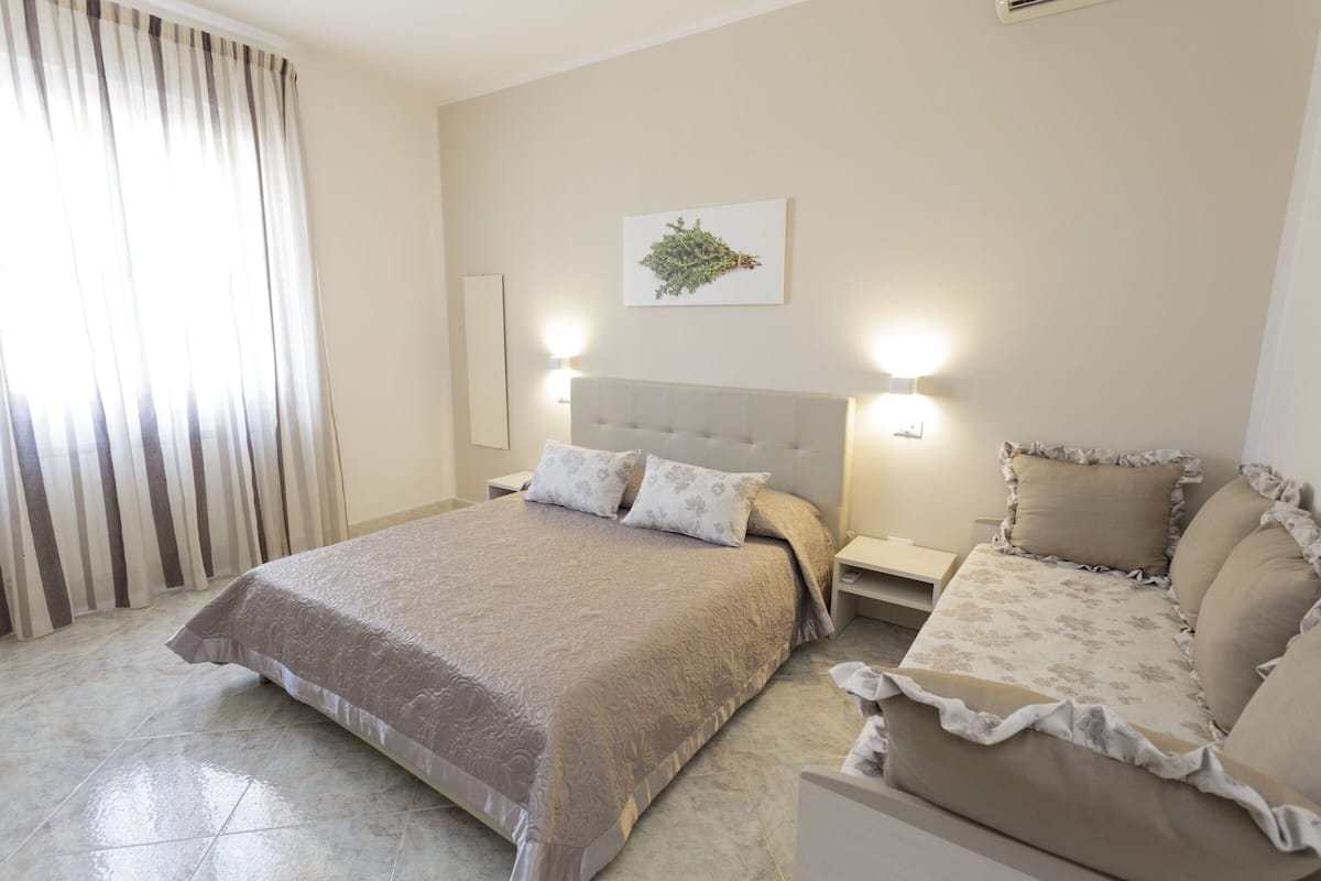 Quarto triplo | 1 quarto, escrivaninha, Wi-Fi de cortesia, roupa de cama