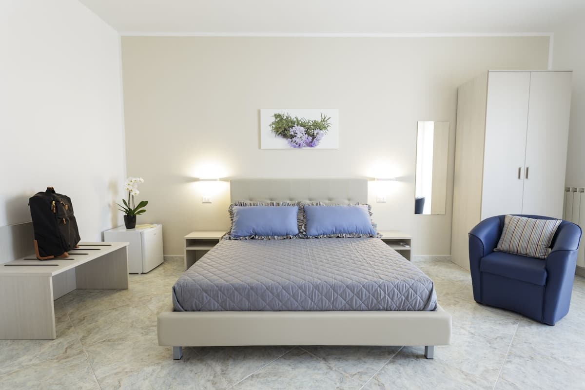 1 quarto, escrivaninha, Wi-Fi de cortesia, roupa de cama