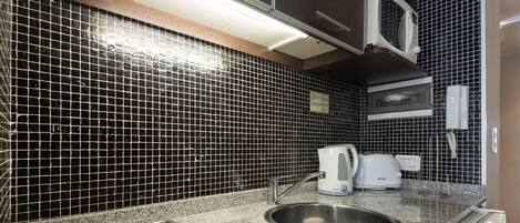 Standard Apartment, 1 Double or 2 Twin Beds | Private kitchenette | Fridge, microwave, stovetop, electric kettle