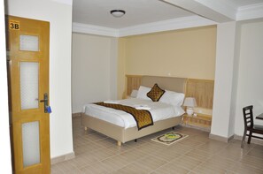 Comfort Studio Suite, 1 Double Bed | In-room safe, individually furnished, blackout drapes