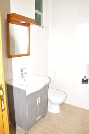 Comfort Studio Suite, 1 Double Bed | Bathroom - Mekelle Hotel (Mek'ele)