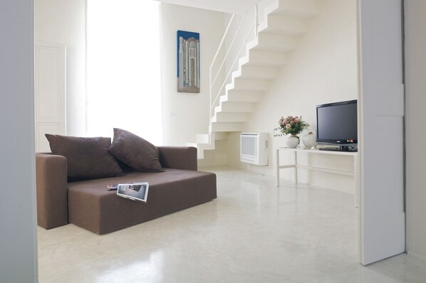 Junior suite, 1 queensize bed met slaapbank, niet-roken, balkon | Woonruimte