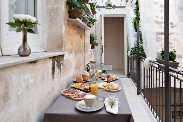 Esmorzar diari a la carta (8 EUR per persona)