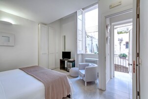 Family Suite, 1 Katil Ratu (Queen) dengan Katil Sofa, Non Smoking, Ensuite | Peralatan tempat tidur premium, gebar bulu kapas, tilam berlapik 