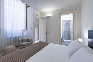 Family Suite, 1 Queen Bed with Sofa bed, Non Smoking, Ensuite | Premium bedding, down comforters, pillowtop beds, minibar - Casa di Lò Suites (Lecce)