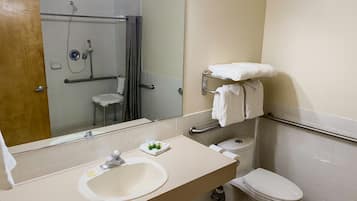 Ducha y bañera combinadas y artículos de higiene personal gratuitos