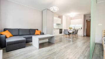 Studio Suite | Soundproofing, iron/ironing board, free WiFi, bed sheets