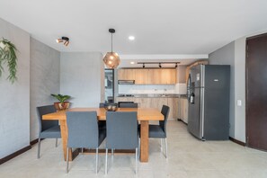 Appartement, 3 slaapkamers, balkon (1403) | Dineerruimte