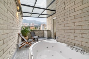Căn hộ, 3 phòng ngủ, hiên (1202) | Bồn tắm spa riêng