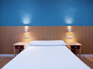 Double Room | Minibar, in-room safe, free WiFi, bed sheets - Hostal Bianco (Madrid)