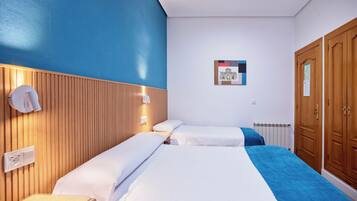Triple Room | Minibar, in-room safe, free WiFi, bed sheets
