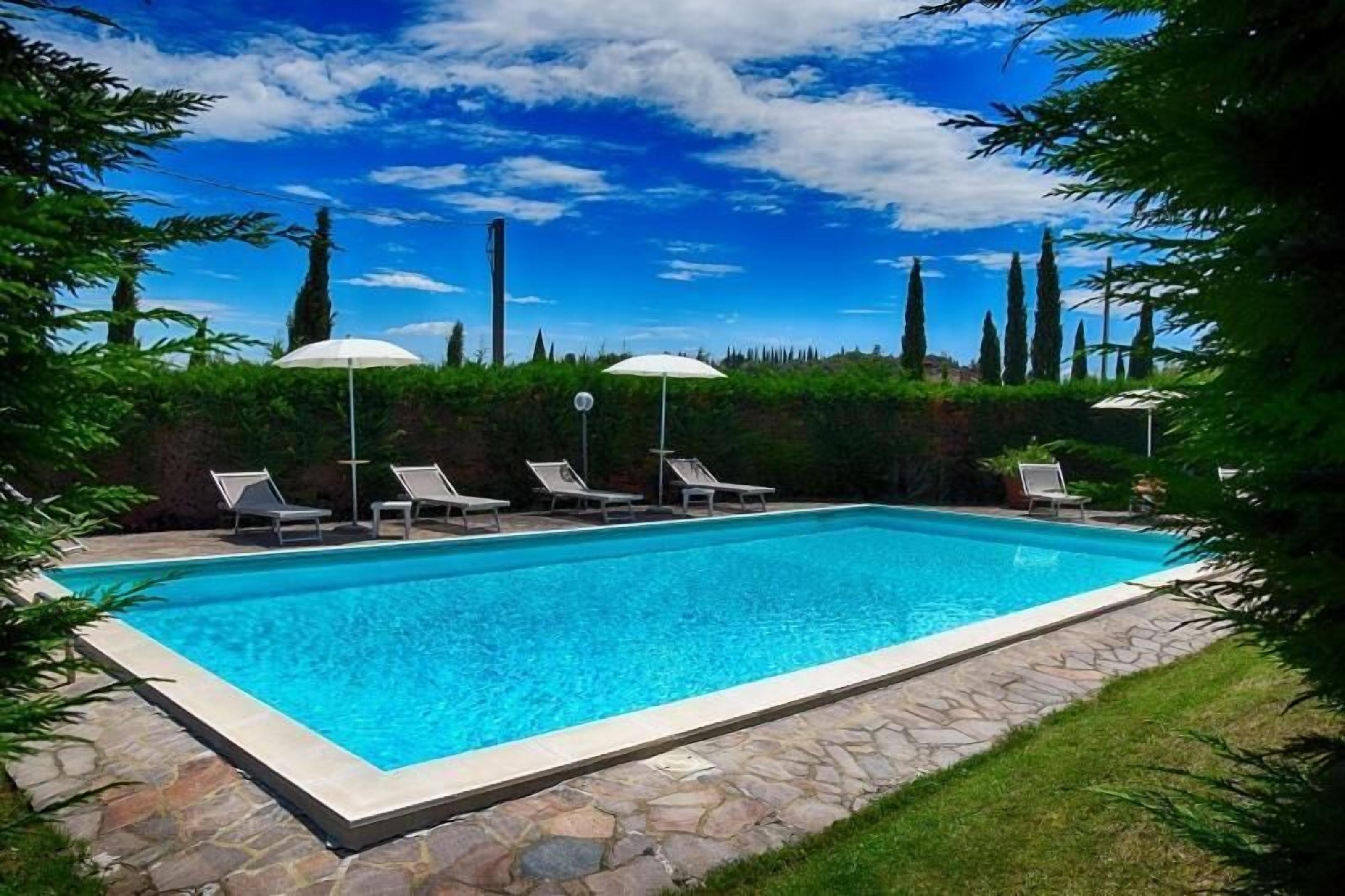 Piscine extérieure (ouverte en saison)