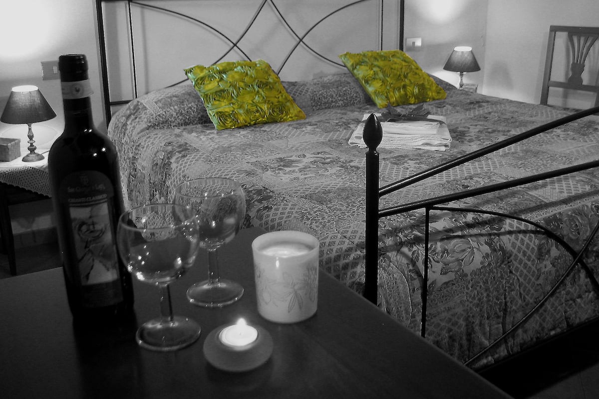 Habitación cuádruple | Ropa de cama de alta calidad y escritorio