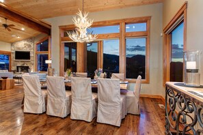 In-room dining - Abode at Coalition View (Park City)