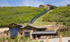 المنشأة من الخارج