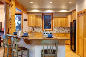 In-room dining - Abode on Nakoma (Park City)
