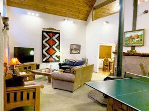 Smart-TV, Kamin, Netflix, Hulu