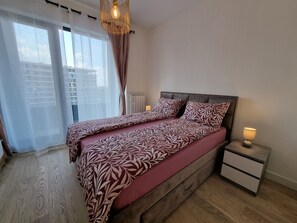 2 bedrooms, iron/ironing board, Internet, bed sheets