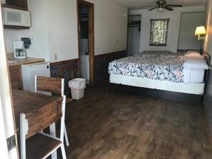 2 bedrooms, individually decorated, individually furnished, free WiFi