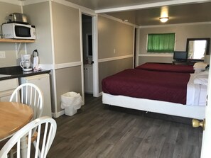 Signature-Doppelzimmer, 2 Queen-Betten | 2 Schlafzimmer, individuell dekoriert, individuell eingerichtet