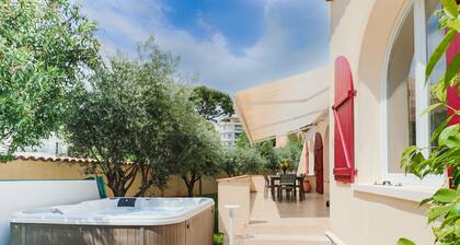 House with Jacuzzi – 100m to Center & Beaches