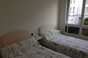 2 bedrooms, iron/ironing board, travel cot, free WiFi