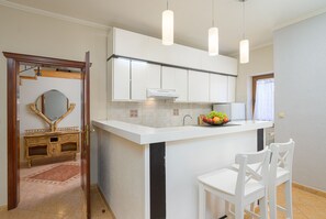 Réfrigérateur, four, plaque de cuisson, lave-vaisselle