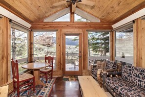 TV, fireplace, stereo