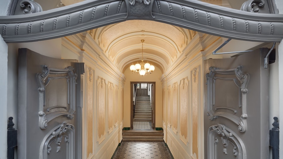 Louren Apartments