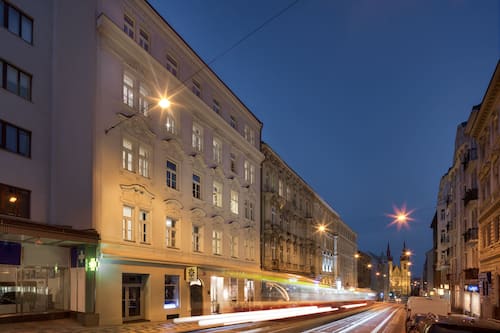 Façade de lâhĂ©bergement - soirĂ©e/nuit