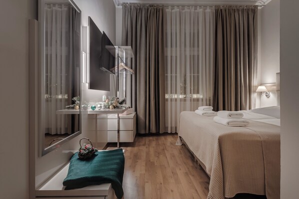 Deluxe Apartment, 2 Bedrooms | Premium bedding, Select Comfort beds, soundproofing, iron/ironing board