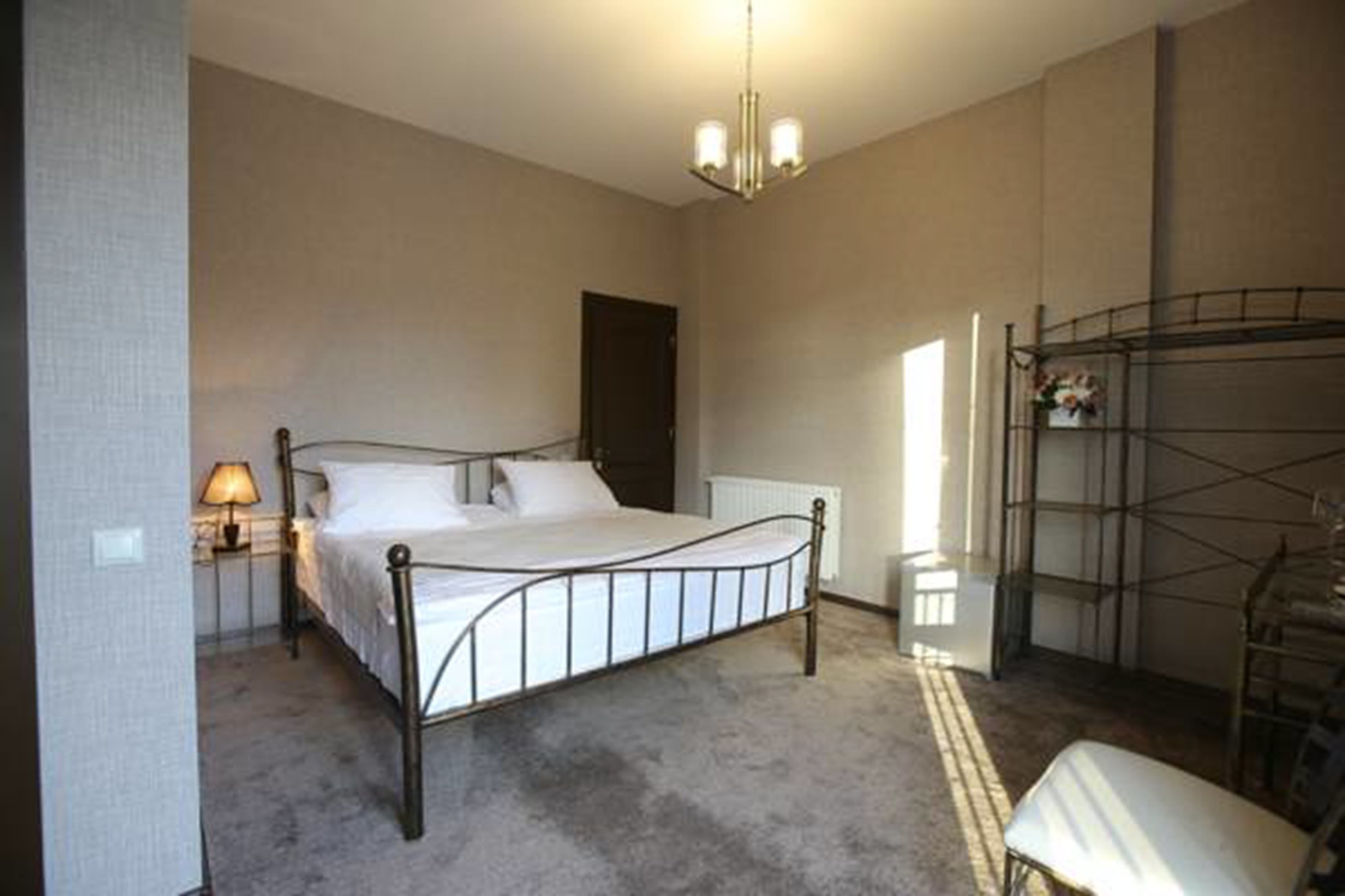 classic double room, 1 bedroom | 1 bedroom, minibar, in-room safe, desk