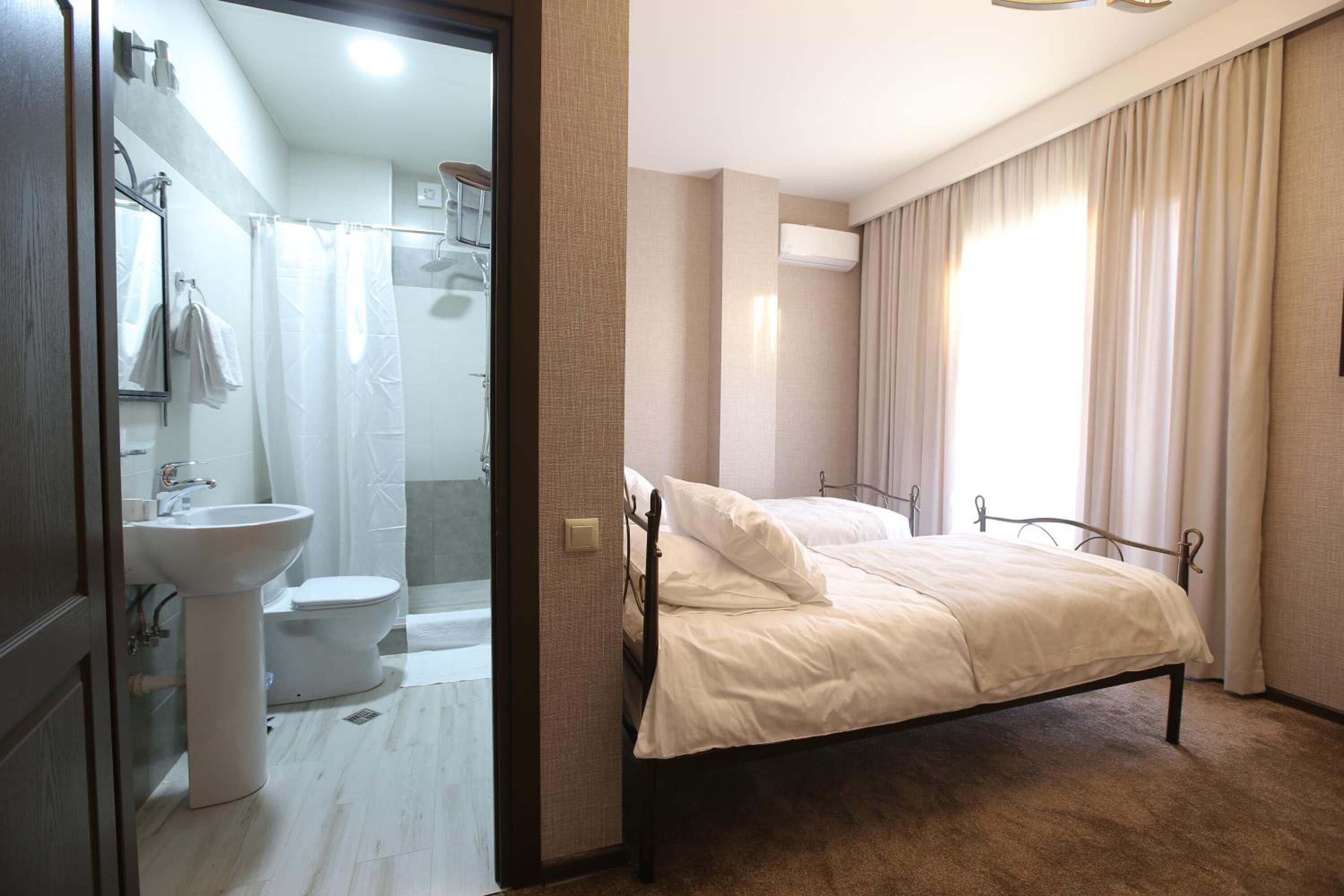 1 bedroom, minibar, in-room safe, desk