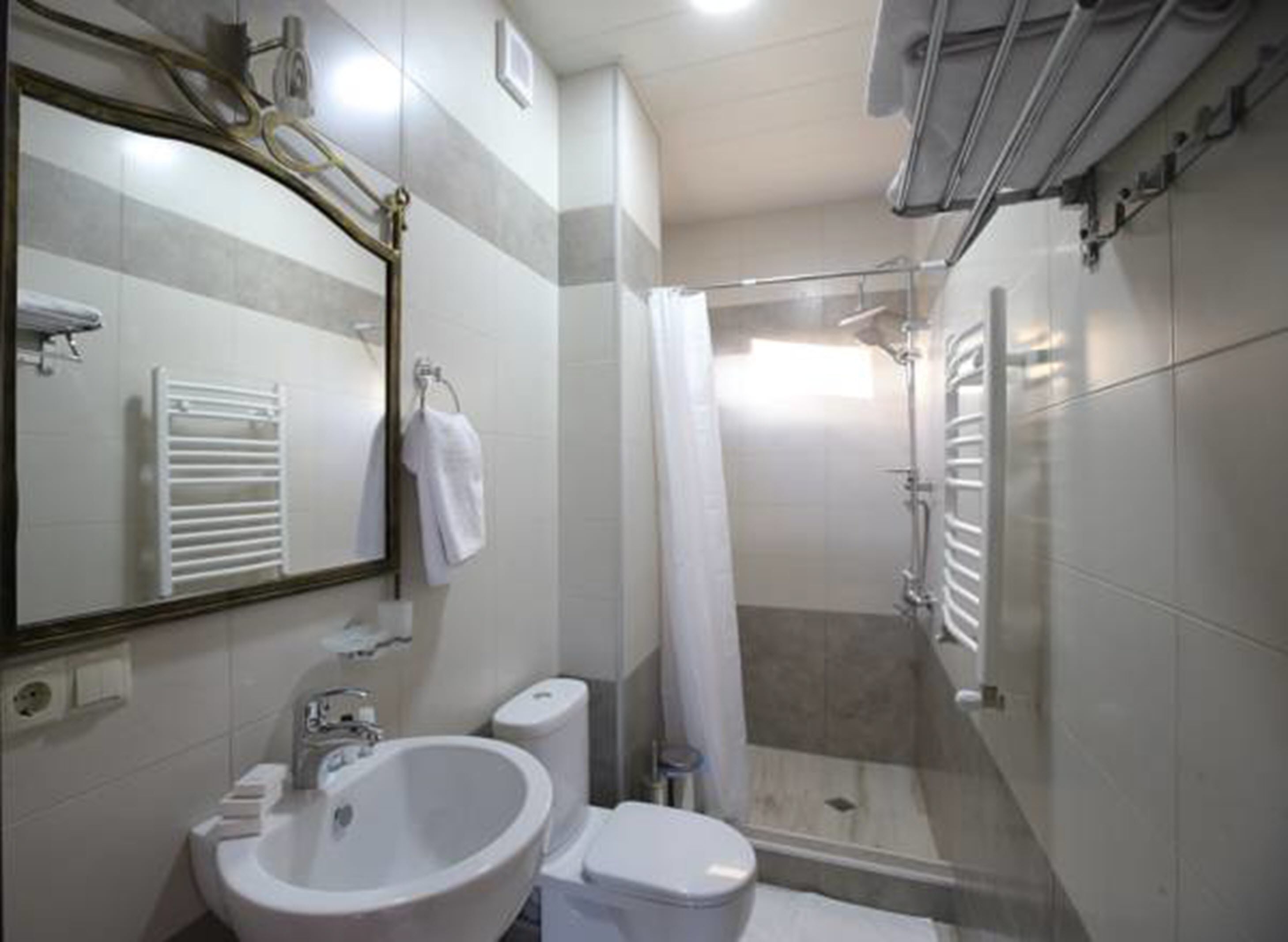 classic double room, 1 bedroom | bathroom | shower, free toiletries, hair dryer, bathrobes