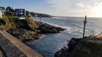 Beach nearby, sun-loungers, beach towels