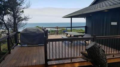 180 degree ocean beach view. Depoe Bay Lincoln beach area.
quick walk to beach