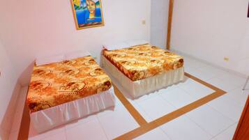 Quarto solteiro clássico, vários quartos | 1 quarto, roupas de cama premium, cofres nos quartos, escrivaninha