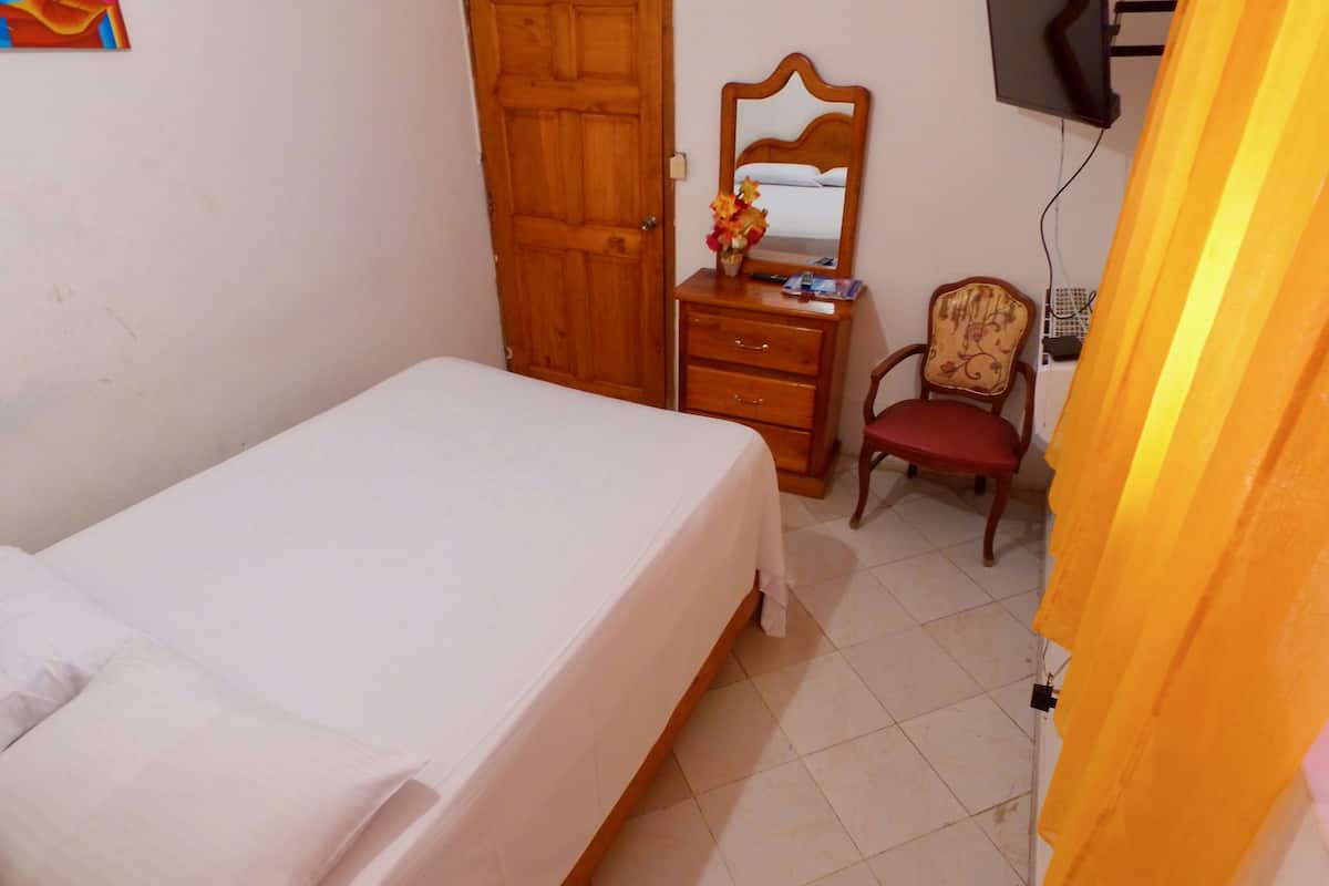 1 bedroom, premium bedding, in-room safe, desk