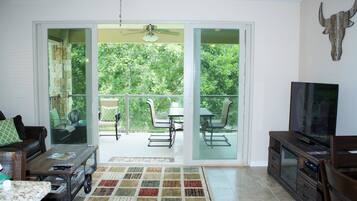 Apartment | Living area | TV