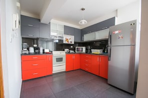 Apartment, 3 Schlafzimmer | Eigene Küche | Großer Kühlschrank, Mikrowelle, Ofen, Herdplatte