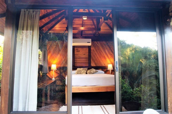 Deluxe Cabin, 1 Queen Bed, Private Bathroom, Mountain View | Soundproofing, free WiFi, bed sheets