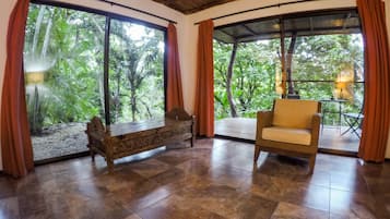 Bungalow Premium, 1 trÚs grand lit, non-fumeur, vue montagne | Coin séjour