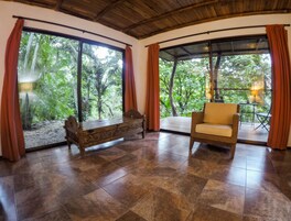 Premium Bungalow, 1 King Bed, Non Smoking, Mountain View | Living area