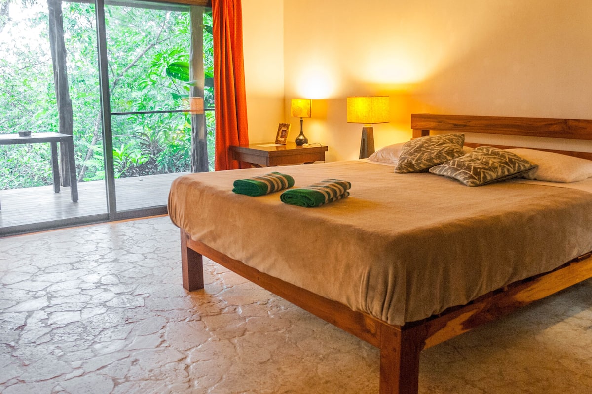 Premium Bungalow, 1 King Bed, Non Smoking, Mountain View